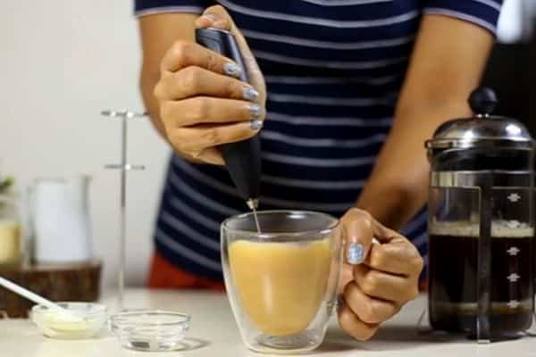 Mixing the bulletproof coffee