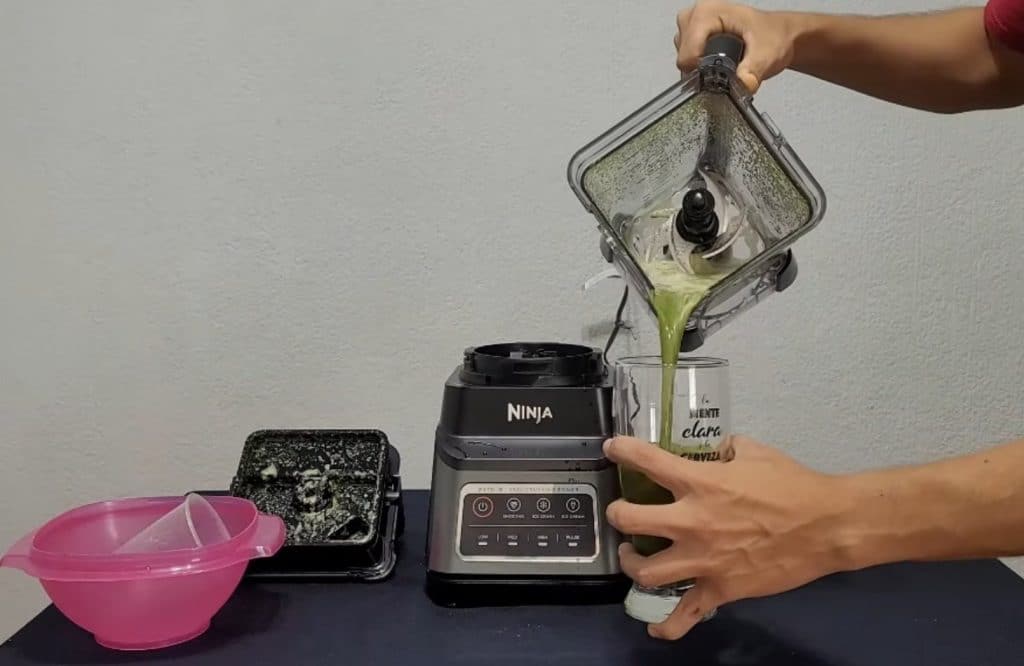 Making Green Smoothies by Ninja BN701